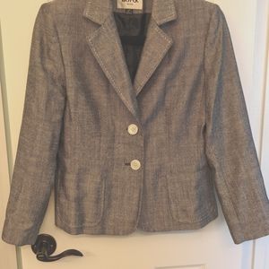 Kasper blazer with white contrast stitching, size 6P